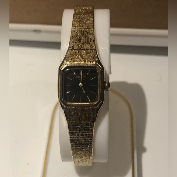 Seiko Accessories - Seiko Vintage Gold Tone and Black Watch